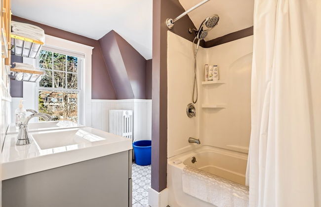 Ogunquit Village 4BR Walk to Beach, Dining & Town Center - Photo 30