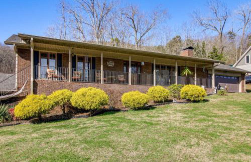 3 Mi to Ruby Falls The Downer House with Yard - Foto 4