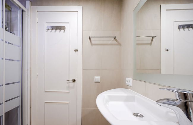 Comfortable 3BR Apartment Close to Placa Espana and Sants Station - Foto 24