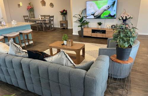 New 4BR Walk to Community Pool & Playground - Foto 2