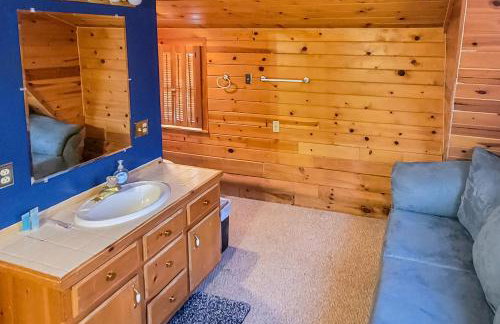 Private Dock and Game Room! Lake Hartwell Retreat - Foto 23