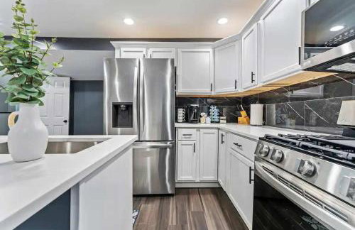 Newly remodeled Near Lake 4BR Hot Tub Navy Family home - Foto 27