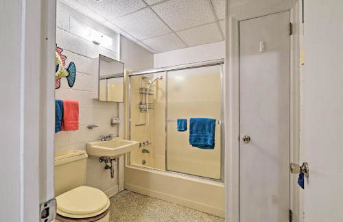 Pet-Friendly Second Row House Steps to Beach! - Foto 17