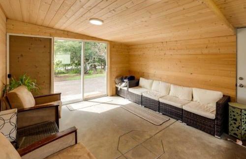 Brookings Home with Deck, half Mi to Harris Beach! - Foto 10