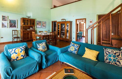 Elegante villa panoramica con giardino e idromassaggio a 10 minuti dal mare - Foto 62