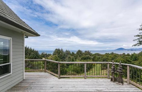 Epic ocean views at this private retreat just minutes from the beach - Foto 17