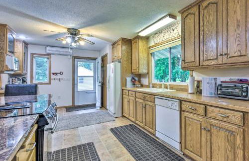 Lakefront Spicer Cabin with Dock and 2 Kayaks! - Foto 11