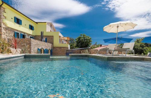 Villa Melary with Pool and Jacuzzi - Photo 27