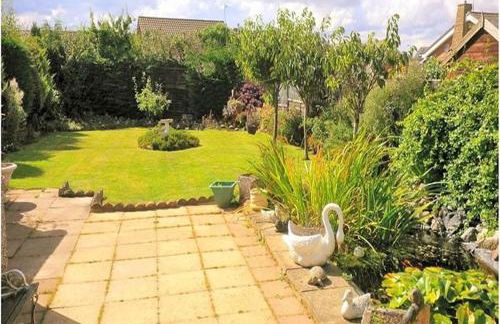 Romantic Cosy Cottage with Beach & Attractions just mins away! Perfect for Couples & Family Stays - Free Parking, Large Garden & Free WiFi - Foto 3