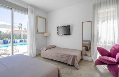 Villa Paloma with private pool, located 350m to the sea and tram station! - Photo 38