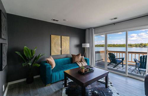 New Renovated 5BD Home with Hot Tub Sauna & Game Rm - Foto 1