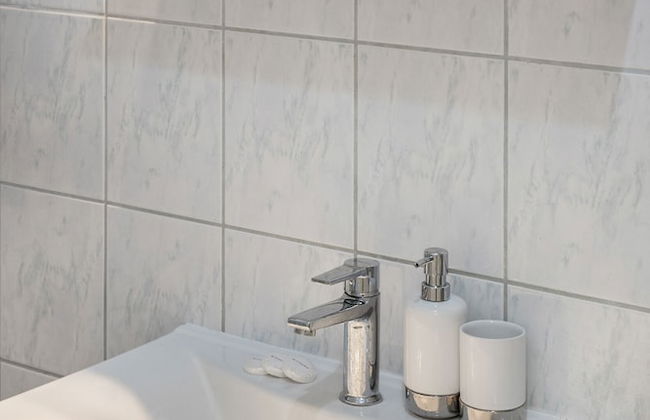 Bright 2BDR Apt near Main Bus Station-FREE PARKING - Foto 13