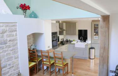 Kitchener Cottage Swanage very close to beach - Photo 2