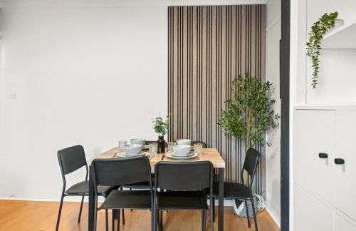 Acton 4BR House I Contractors I Families I Parking - Foto 27