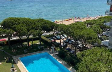 Bright Apartment with Two Balconies and a Seaside Pool - Foto 39