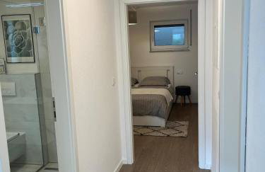 Modernes Apartment mit großer Terrasse & Parkplatz - Foto 6