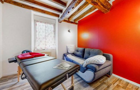 Amazing Home In Neuilly Le Vendin - Photo 5