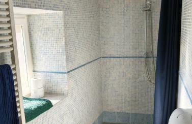 Elegant Traditional Home Steps from the Lake, with Garden and Panoramic Terrace - Photo 40