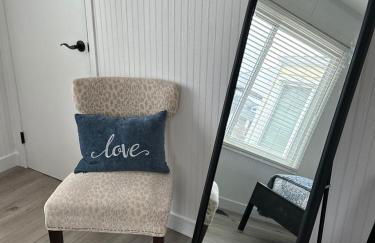 2BR Gem: Modern Comfort & Style - Foto 22