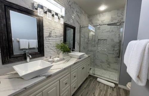 Paradise Heated Pool Home Near IMG and Siesta Key Beach - Photo 17