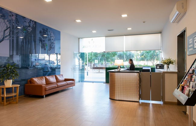 Aparthotel Aura Park Fira Barcelona - Photo 2