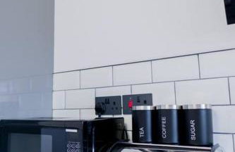 Spacious Cosy 3-Bedroom Home - Photo 28