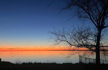 Waterfront Designer Retreat! Stunning Sunsets! Less than 5 minutes to the beach! - Foto 16