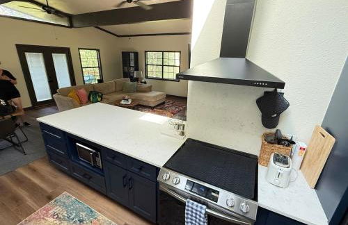 Modern Mountainside Cabin - Photo 4