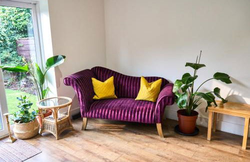 Chic Family Home with Garden Fire Pit & Event Space, Hot Tub - Foto 35