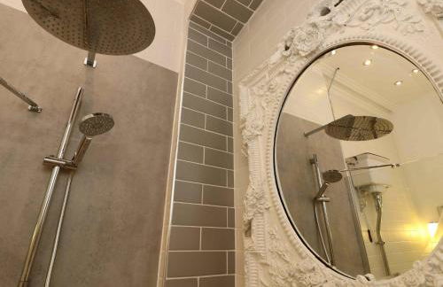 Perfect Retreat in Luxury & Historical Manor House - Photo 42