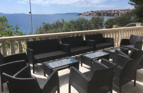 Luxury Seaside Villa with a classic Mediterranean Olive Garden, a fully equipped Professional Kitchen, Pool, Sauna, Padle Boards and Canoe - Miolin Beach House - Photo 12