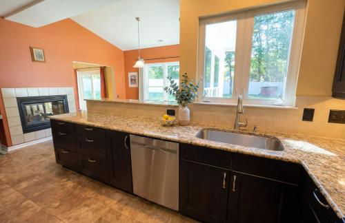 Relaxing Ranch With 1 King and 2 Queens Fast Wifi - Foto 6