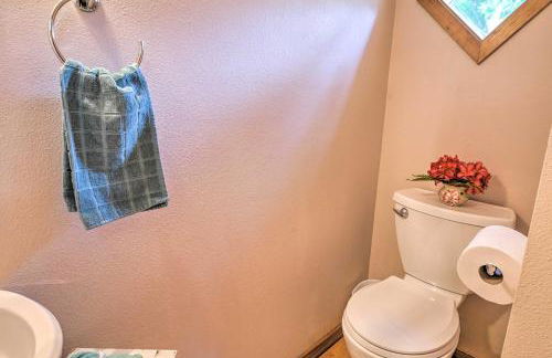 The River House with Deck, on McKenzie River! - Foto 13