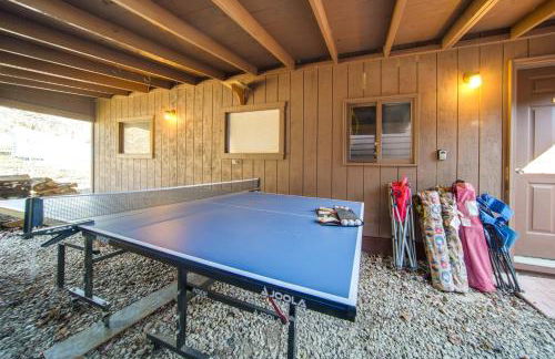 Charming Pymatuning Lake House Near Park and Beach - Photo 30