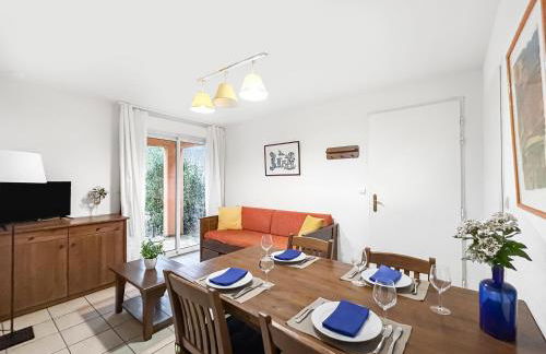 Séjour familial RDC, parking, piscine chauffée - Photo 9