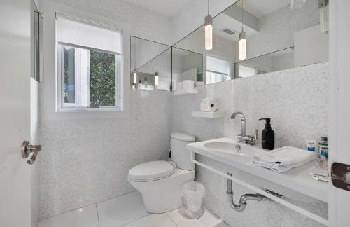 Piermont Waterfront Villa with Hot Tub - Photo 43