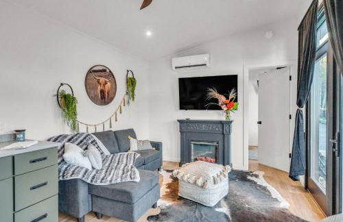 Tiny House on a Waterfall at Private Tiny Lake - Foto 20