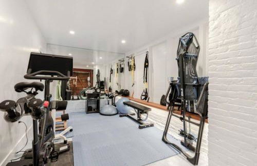 Charming Victorian Oasis with an Elegant and Spacious Haven - Foto 65