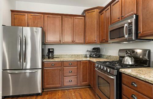 Ponderosa Escape Stunning Location Incredible Game Room Urban Trail System AC EV-charger - Photo 12