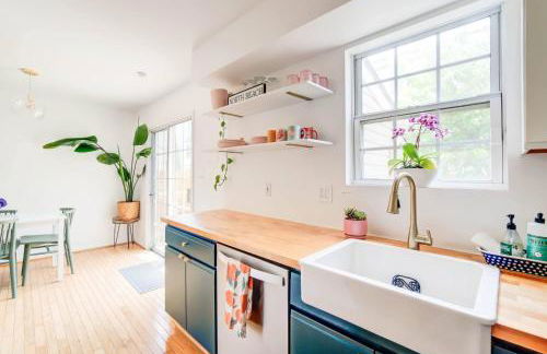 Walk to the Beach! Beach Passes | Games I King Bed - Foto 25