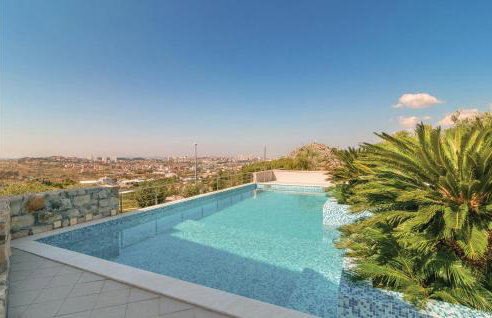 Two-Bedroom Apartment In Mravince - Photo 8