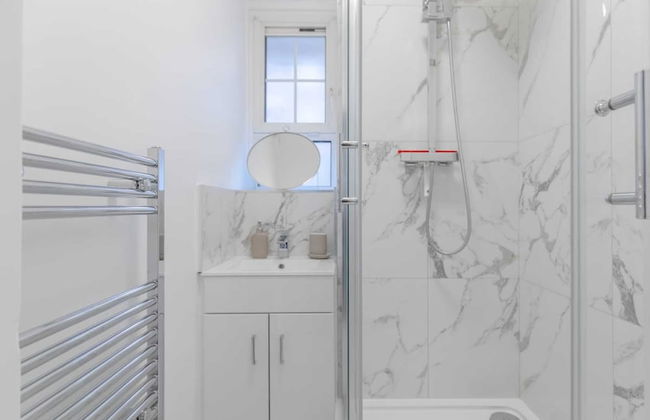 Central & Stylish 1BD Flat - 8mins to Greenwich! - Photo 20