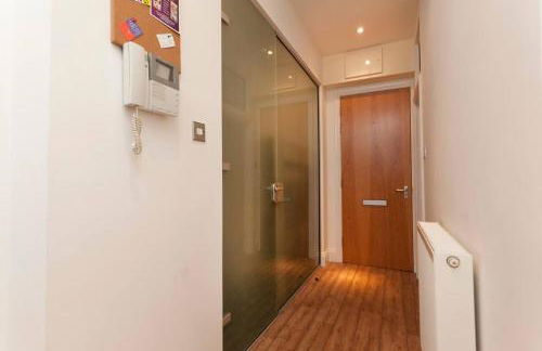 Lace Market Apartments - City Centre - 4 Beds Apartment with 2 Bathrooms and full Kitchen in George Street - close to Victoria Centre Shopping Centre - Parking for Cars & Vans from Five Pounds a Day - Sunday 1pm Check-out - Foto 17