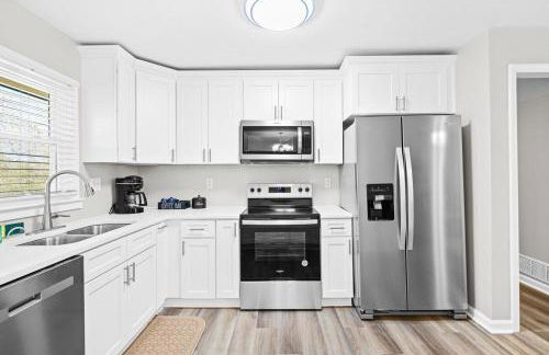 Sleek 3 BR home with self check in Private! - Foto 19