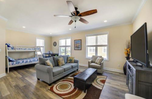 Emerald Isle Getaway with Decks and Beach Views! - Foto 10