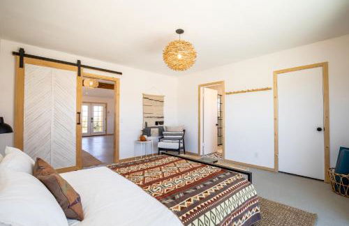 Flamingo Ranch - Dreamy Desert Design with Hot Tub home - Foto 18