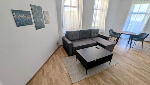 LeHaStays Buckau - NS15-02 I 2 Zimmer I voll ausgestattete Küche I Erdgeschoss I Balkon I Smart TV - Foto 3