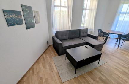 LeHaStays Buckau - NS15-02 I 2 Zimmer I voll ausgestattete Küche I Erdgeschoss I Balkon I Smart TV - Foto 3