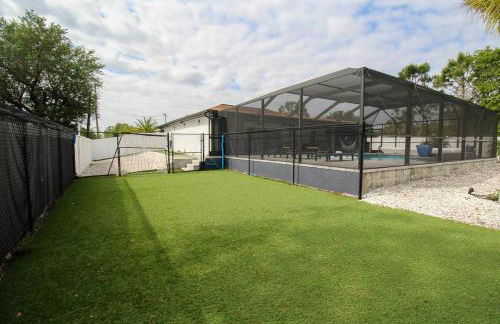 Chic 3 BR Private Pool Home in Lehigh Acres - Foto 9