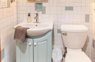 Family Retreat with Hot Tub, Game Room & Prime Location - Foto 50